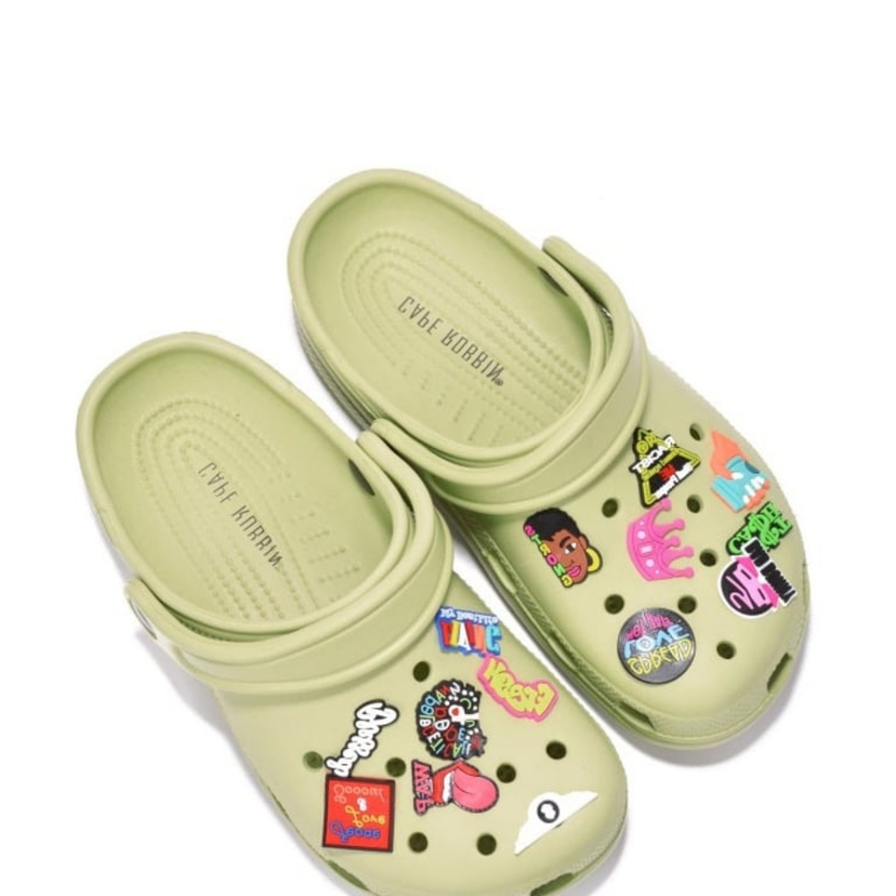 CapwLight Green Clogs with Fun Charms
